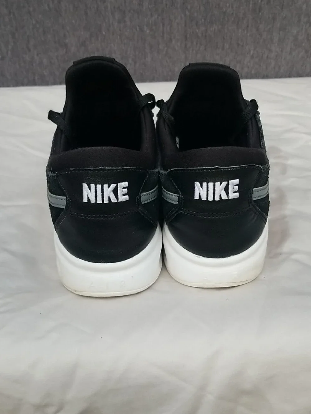 Nike SB Air Max Bruin Men’s Black with Gray Swoosh 10